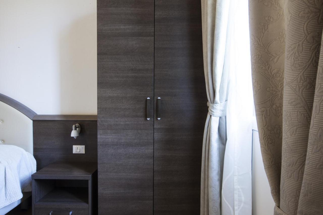 Hotel Amalfi Milano Rum bild