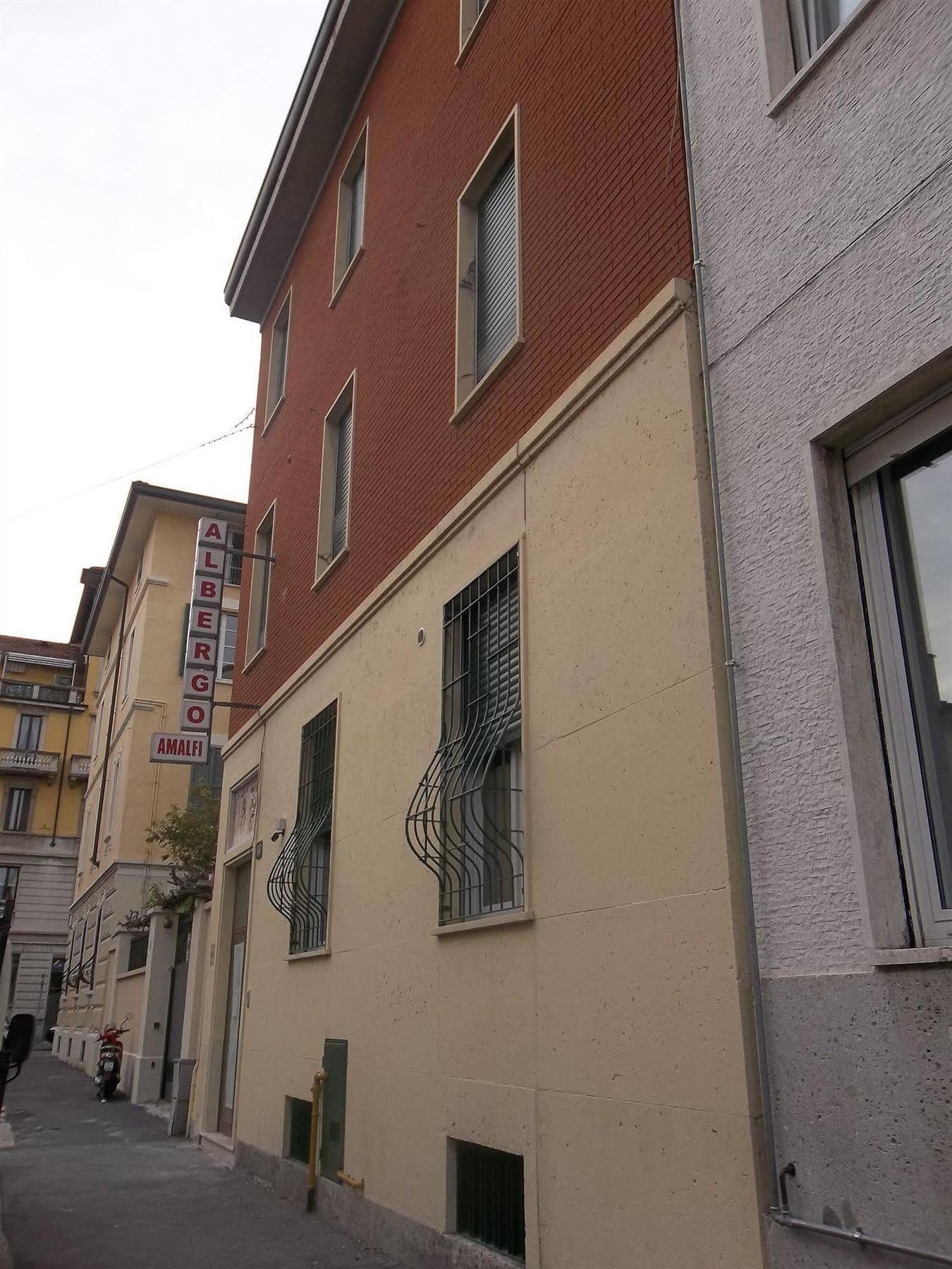 Hotel Amalfi Milano Exteriör bild