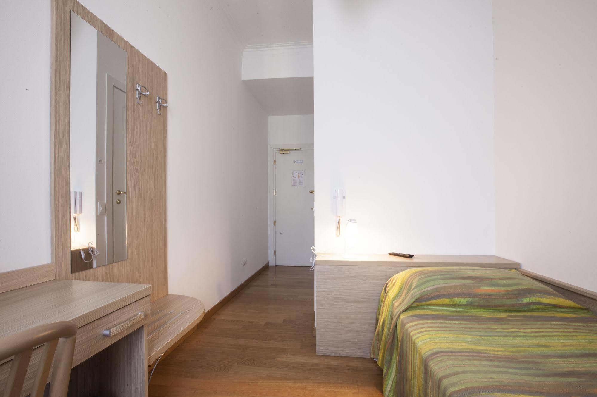 Hotel Amalfi Milano Exteriör bild