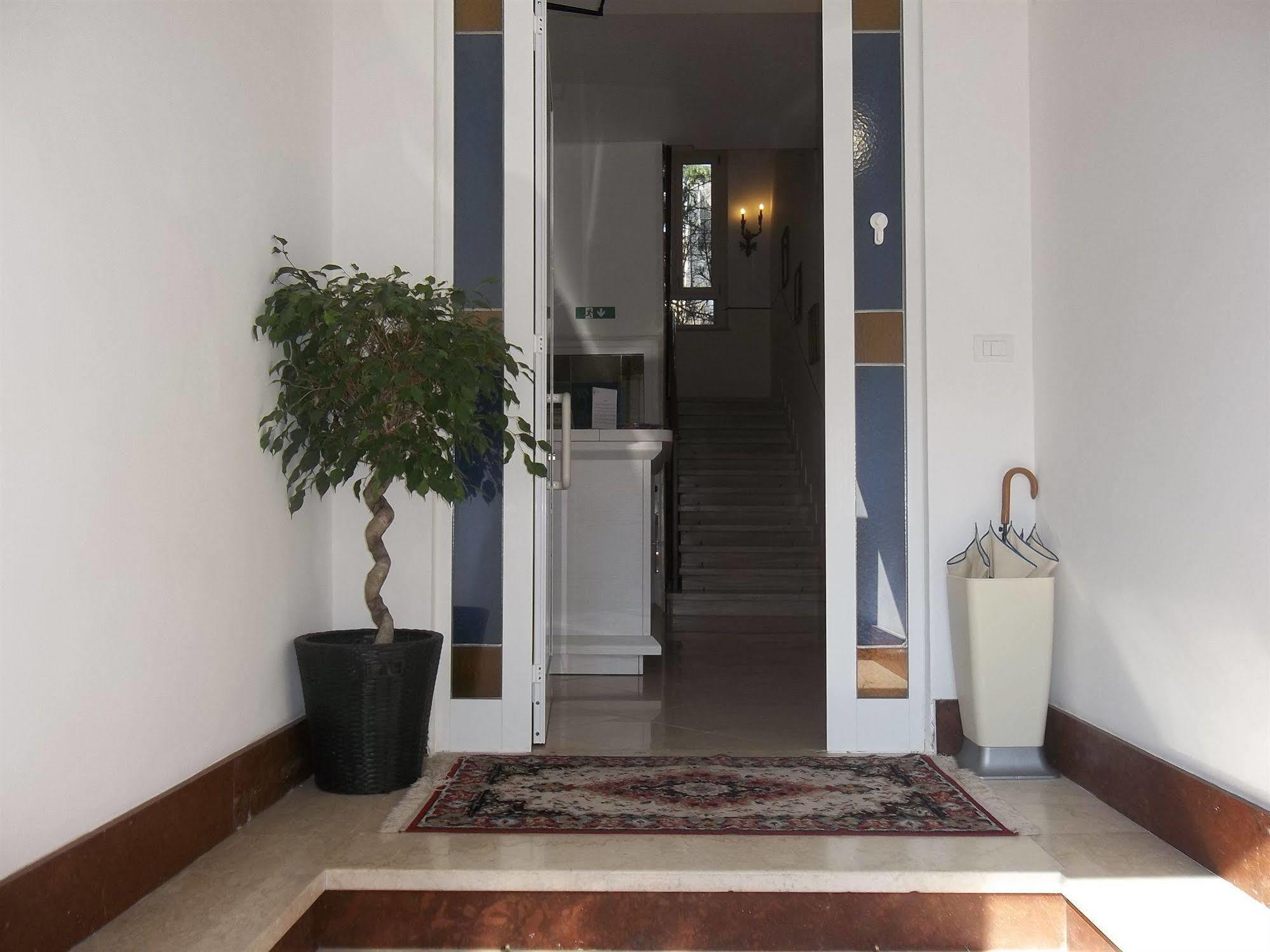Hotel Amalfi Milano Exteriör bild